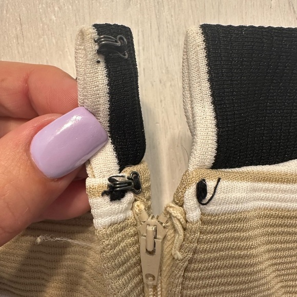 Vintage Mod Style Knit Dress Striped Beige Black White Mock Neck Short SleeveM/L - Picture 7 of 7